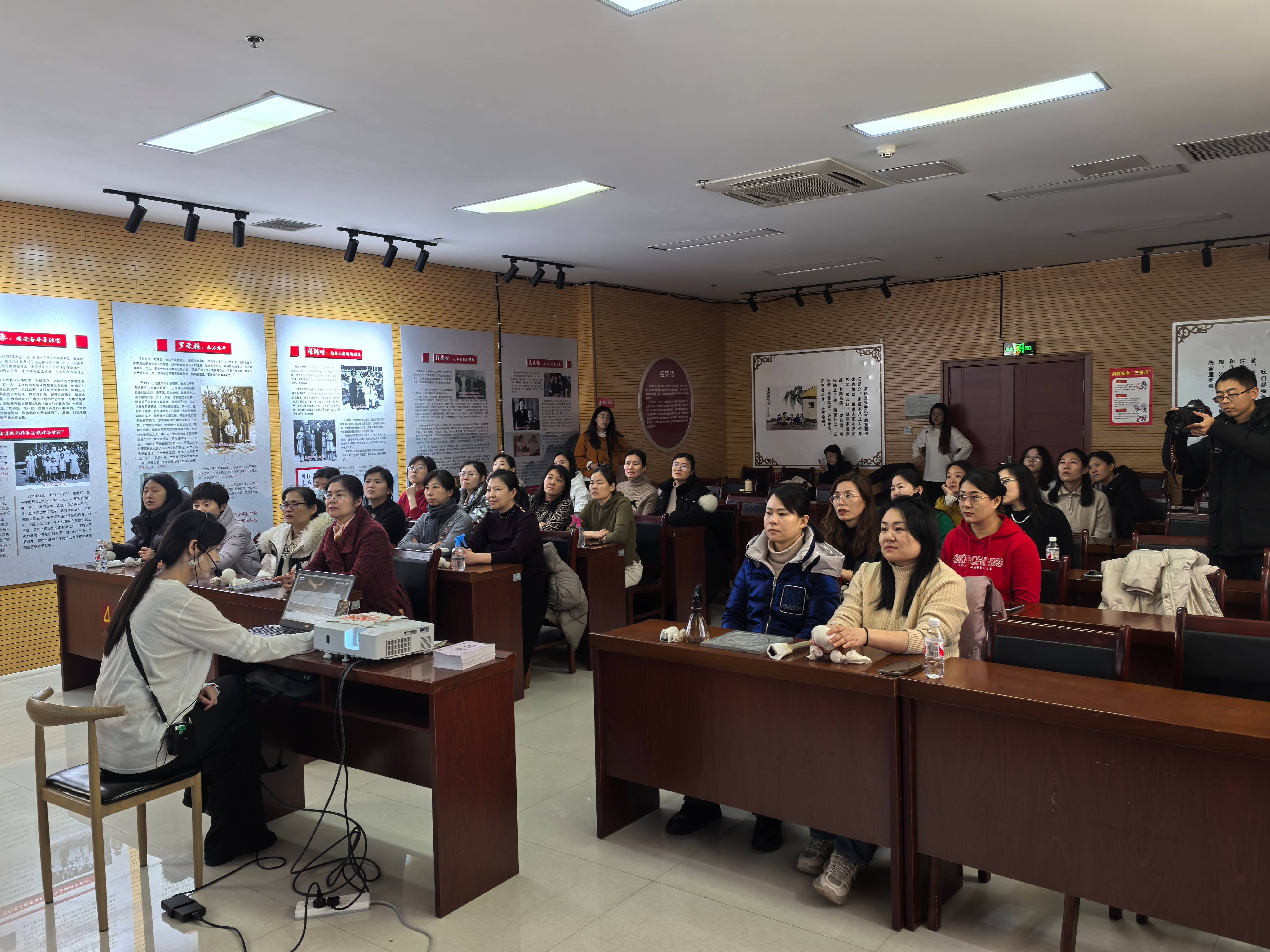 巨野县博物馆开展“芳华共拓·非遗传承” 三八妇女节主题活动 主题活动 第2张