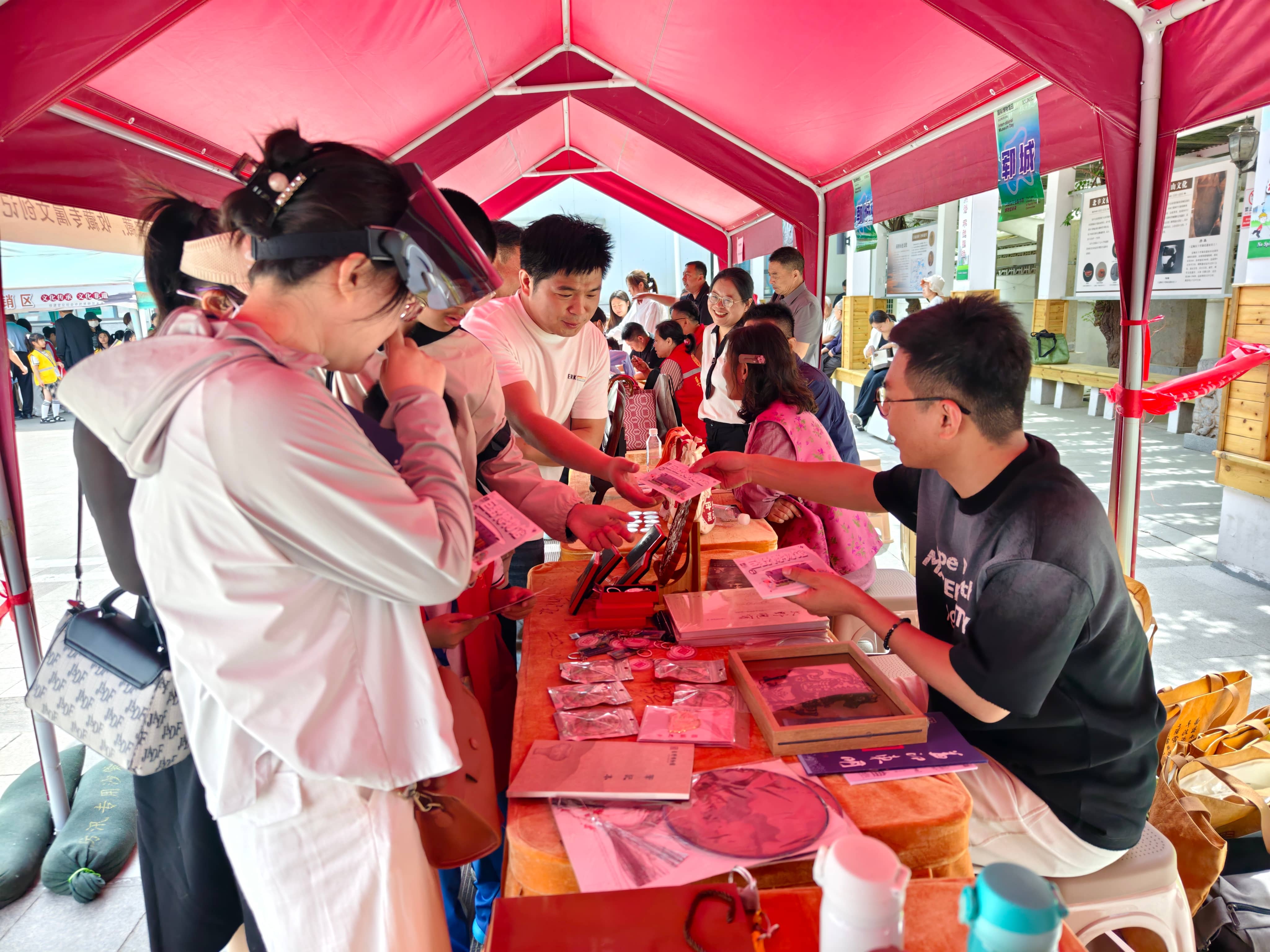 5·18国际博物馆日|巨野县博物馆赴菏泽探路文博未来，文创非遗引关注！ 主题活动 第2张