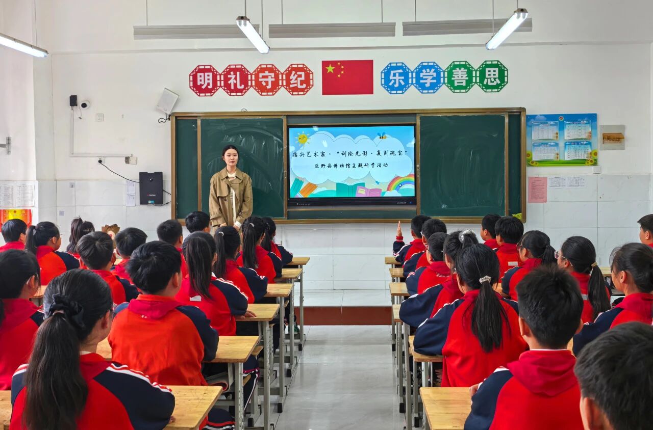 微信图片_2026-07-15_093539_270.jpg “刮绘光影·复刻瑰宝”巨野县博物馆走进文昌路小学开展主题研学活动 巨博新闻 第2张 “刮绘光影·复刻瑰宝”巨野县博物馆走进文昌路小学开展主题研学活动 巨博新闻 第2张